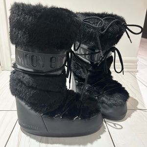 ICON FAUX-FUR MOON BOOT PERFECT CONDITION 225$